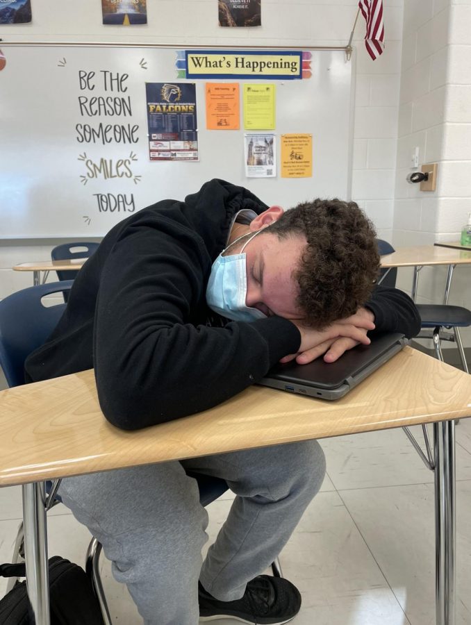 During Covid and virtual classes, many students could roll out of bed five minutes before class began. This year, though, the only thing getting seniors to come to school is the fear of missing valuable information in one day of their AP classes. “Calculus is the reason I slug out of bed in the morning,” senior Jackson Miller-Lyman said.