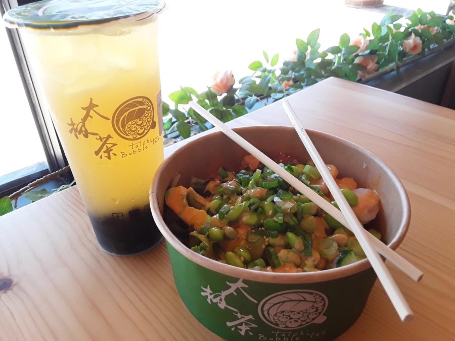 Here you see one of the build-your own poke bowls. This one had tuna, rice, edamame, scallions, white rice, spicy mayo, eel sauce and sesame seeds. Next to it is the Lychee green fruit tea with boba. Not only is the food great, but it’s a simple and speedy service 